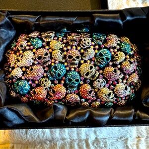 CLOSET CLEANOUT SALE NEW Sparkling Crystal Rhinestone Skull Clutch Purse Natasha
